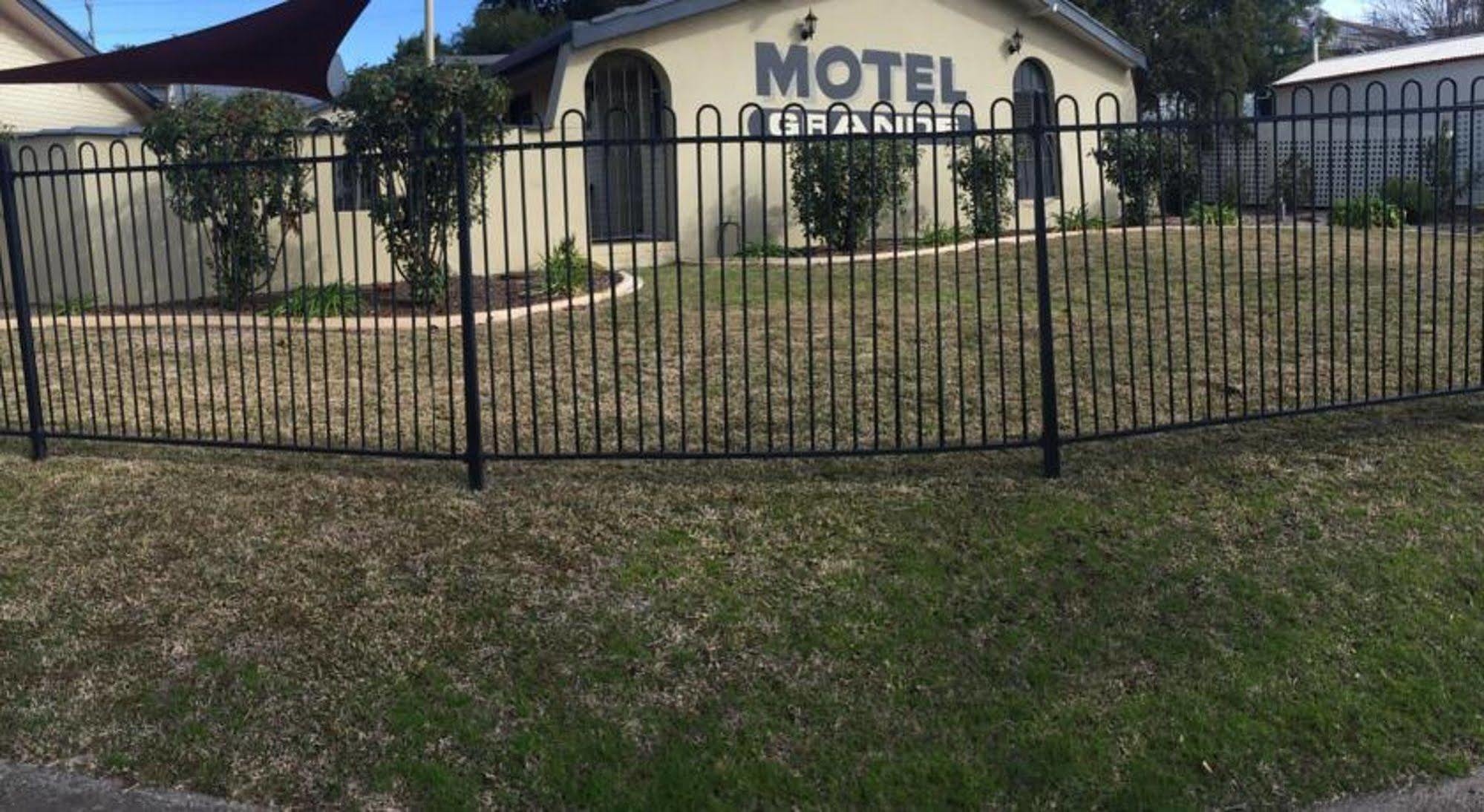 Motel Grande Tamworth Exteriör bild